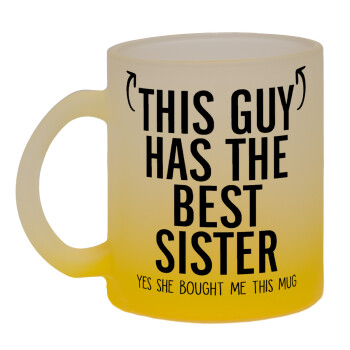 This guy has the best Sister, Κούπα γυάλινη δίχρωμη με βάση το κίτρινο ματ, 330ml