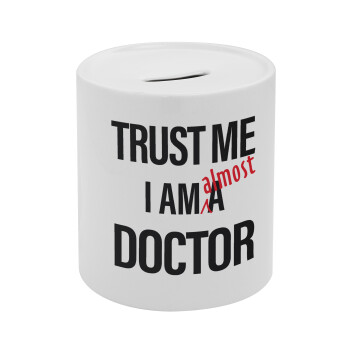 Trust me, i am (almost) Doctor, Κουμπαράς πορσελάνης με τάπα