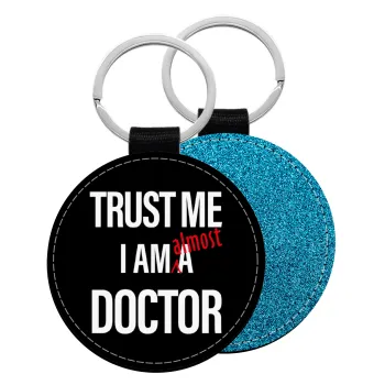 Trust me, i am (almost) Doctor, Μπρελόκ Δερματίνη, στρογγυλό ΜΠΛΕ (5cm)