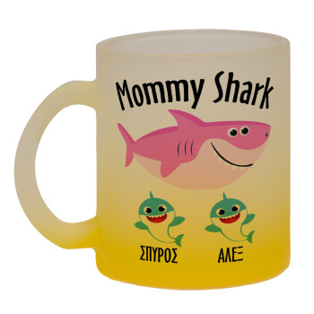 Mommy Shark (με ονόματα παιδικά), Κούπα γυάλινη δίχρωμη με βάση το κίτρινο ματ, 330ml