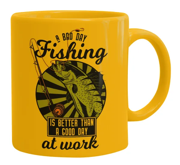 A bad day FISHING is better than a good day at work — Κούπα, κεραμική κίτρινη, 330ml