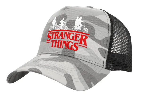 Stranger Things red — Καπέλο Ενηλίκων Structured Trucker, με Δίχτυ, (παραλλαγή) Army Camo (100% ΒΑΜΒΑΚΕΡΟ, ΕΝΗΛΙΚΩΝ, UNISEX, ONE SIZE)