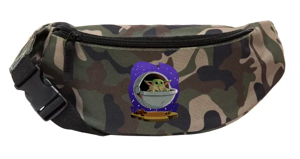 Baby Yoda mandalorian — Unisex waist bag (banana) in Jungle camouflage color with 2 pockets