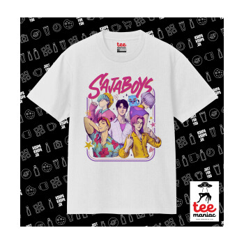 Huntrix Saja Boys, Κλασικό T-Shirt, διπλής ραφής, χωρίς πλευρικές ραφές ΛΕΥΚΟ από 100% βαμβάκι. Vegan & OEKO-TEX πιστοποιημένο.