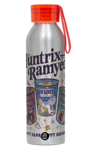 Ramyeon Huntrix — Αλουμινένιο Αθλητικό Μπουκάλι 650ml – Ασημί με Κόκκινο Καπάκι και Λουράκι Σιλικόνης