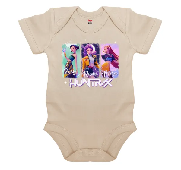 HUNTR/X K-pop girl group — Βρεφικό φορμάκι μωρού, 0-18 μηνών, Natural, 100% Organic Cotton, κοντομάνικο