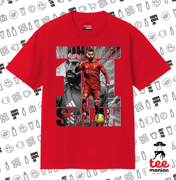 Mohamed Salah (Μοχάμεντ Σαλάχ) — ΚΟΚΚΙΝΟ Κλασικό T-Shirt, διπλής ραφής, χωρίς πλευρικές ραφές από 100% βαμβάκι. Vegan & OEKO-TEX πιστοποιημένο.