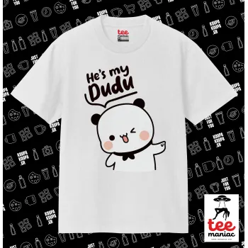 He's my Dudu, ΛΕΥΚΟ Κλασικό T-Shirt, διπλής ραφής, χωρίς πλευρικές ραφές από 100% βαμβάκι. Vegan & OEKO-TEX πιστοποιημένο.