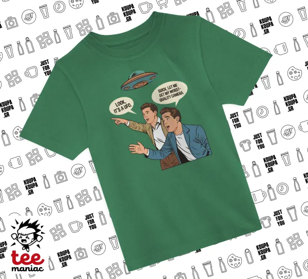Look! It's a UFO — GREEN childrens T-Shirt made of 100% cotton, for every day. Vegan & OEKO-TEX certified.