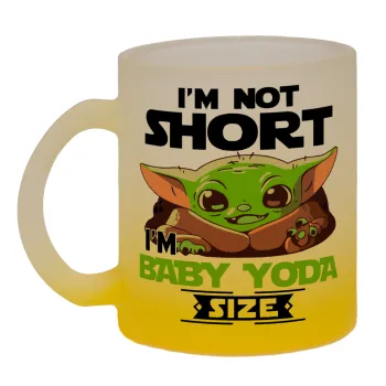 I'm not short, i'm Baby Yoda size, Κούπα γυάλινη δίχρωμη με βάση το κίτρινο ματ, 330ml