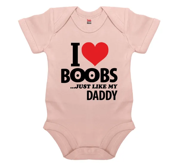 I Love boobs ...just like my daddy — Βρεφικό φορμάκι μωρού, 0-18 μηνών, ΡΟΖ POWDER, 100% Organic Cotton, κοντομάνικο
