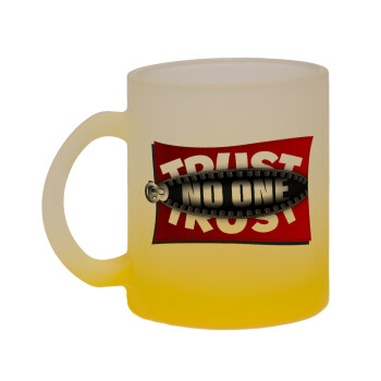 Trust no one... (zipper), Κούπα γυάλινη δίχρωμη με βάση το κίτρινο ματ, 330ml