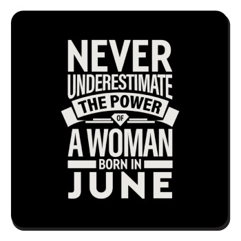 Never Underestimate the poer of a Woman born in..., Τετράγωνο μαγνητάκι ξύλινο 9x9cm
