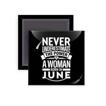 Never Underestimate the poer of a Woman born in..., Μαγνητάκι ψυγείου τετράγωνο διάστασης 5x5cm
