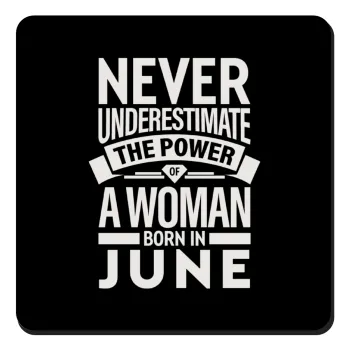 Never Underestimate the poer of a Woman born in..., Τετράγωνο μαγνητάκι ξύλινο 9x9cm