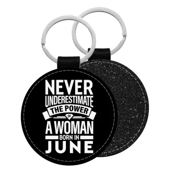 Never Underestimate the poer of a Woman born in..., Μπρελόκ Δερματίνη, στρογγυλό ΜΑΥΡΟ (5cm)