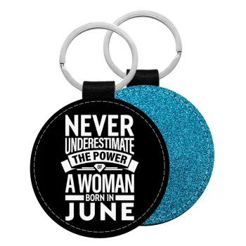 Never Underestimate the poer of a Woman born in..., Μπρελόκ Δερματίνη, στρογγυλό ΜΠΛΕ (5cm)