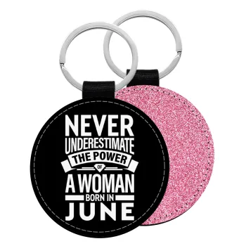 Never Underestimate the poer of a Woman born in..., Μπρελόκ Δερματίνη, στρογγυλό ΡΟΖ (5cm)