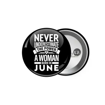 Never Underestimate the poer of a Woman born in..., Κονκάρδα παραμάνα 5.9cm