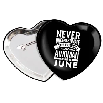 Never Underestimate the poer of a Woman born in..., Κονκάρδα παραμάνα καρδιά (57x52mm)