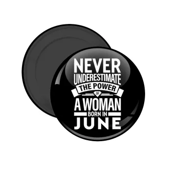 Never Underestimate the poer of a Woman born in..., Μαγνητάκι ψυγείου στρογγυλό διάστασης 5cm