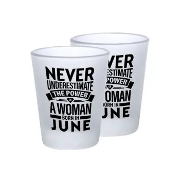 Never Underestimate the poer of a Woman born in..., Σφηνοπότηρα γυάλινα 45ml του πάγου (2 τεμάχια)