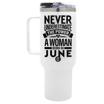 Never Underestimate the poer of a Woman born in..., Mega Tumbler με καπάκι, διπλού τοιχώματος (θερμό) 1,2L