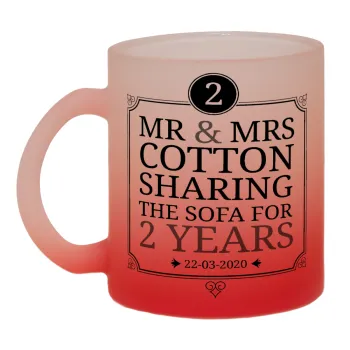 Mr & Mrs Sharing the sofa, Κούπα γυάλινη δίχρωμη με βάση το κόκκινο ματ, 330ml