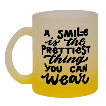 A smile is the prettiest thing you can wear, Κούπα γυάλινη δίχρωμη με βάση το κίτρινο ματ, 330ml