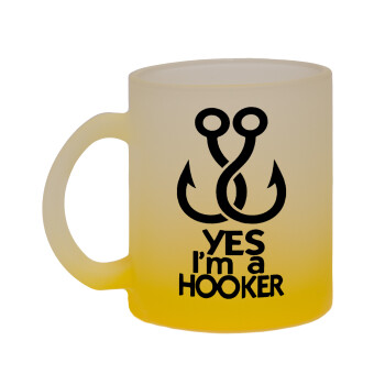 Yes i am Hooker, Κούπα γυάλινη δίχρωμη με βάση το κίτρινο ματ, 330ml