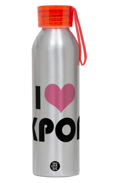 I Love KPOP — Αλουμινένιο Αθλητικό Μπουκάλι 650ml – Ασημί με Κόκκινο Καπάκι και Λουράκι Σιλικόνης