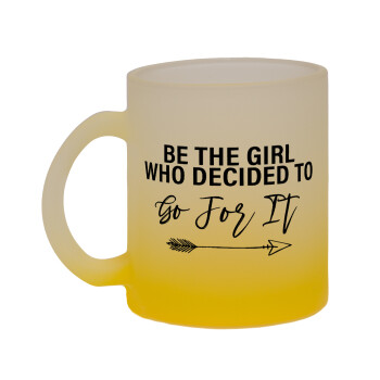 Be the girl who decided to, Κούπα γυάλινη δίχρωμη με βάση το κίτρινο ματ, 330ml